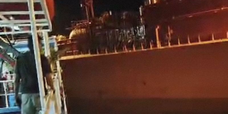 Viral Paniknya Penumpang KMP Trimas Fadhila Senggol Kapal MT Sofia di Pelabuhan Merak