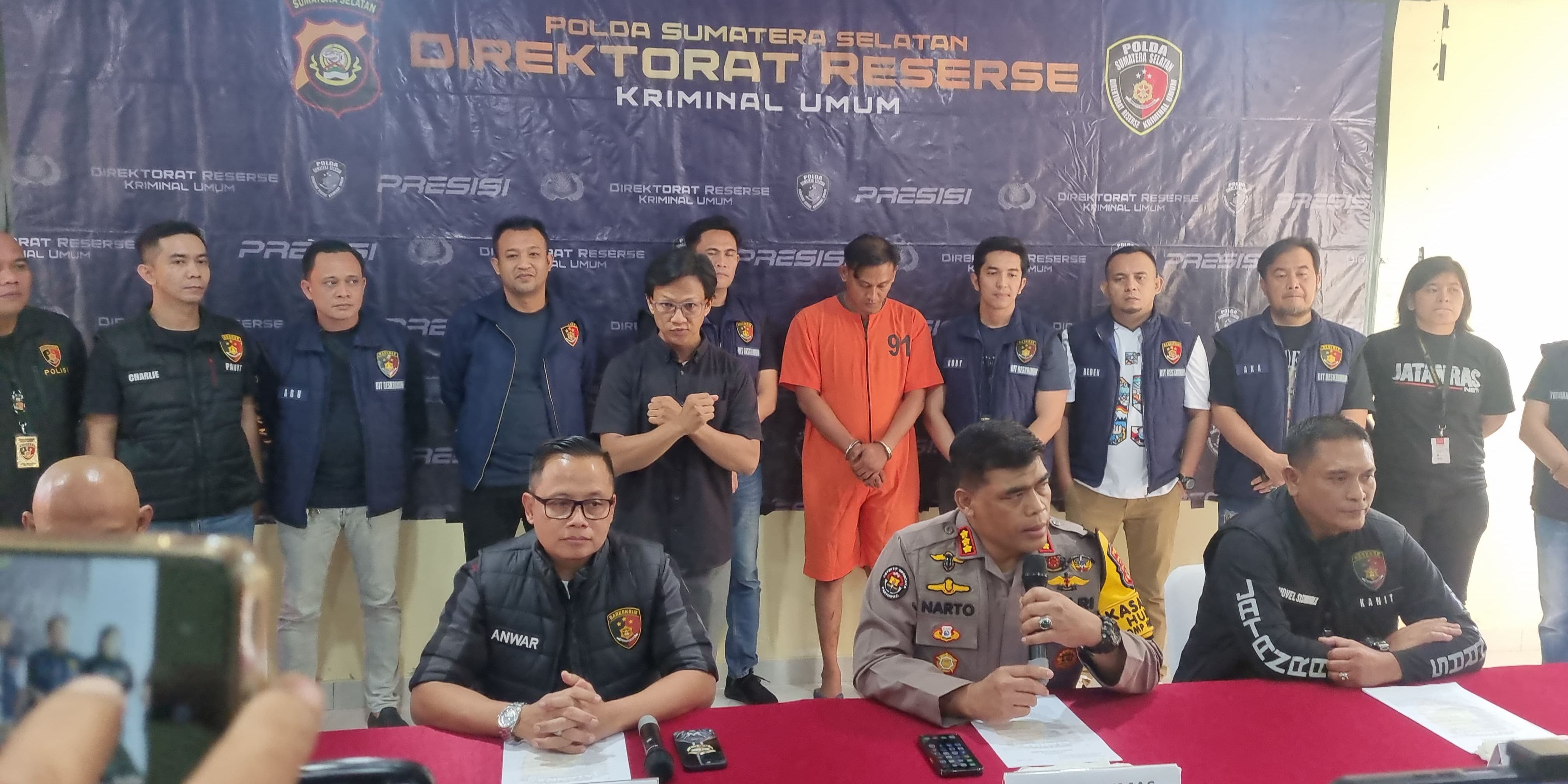 Polisi Tetapkan Pria Berkaus Merah Tersangka Penganiayaan Dokter Koas UNSRI Viral di Medsos