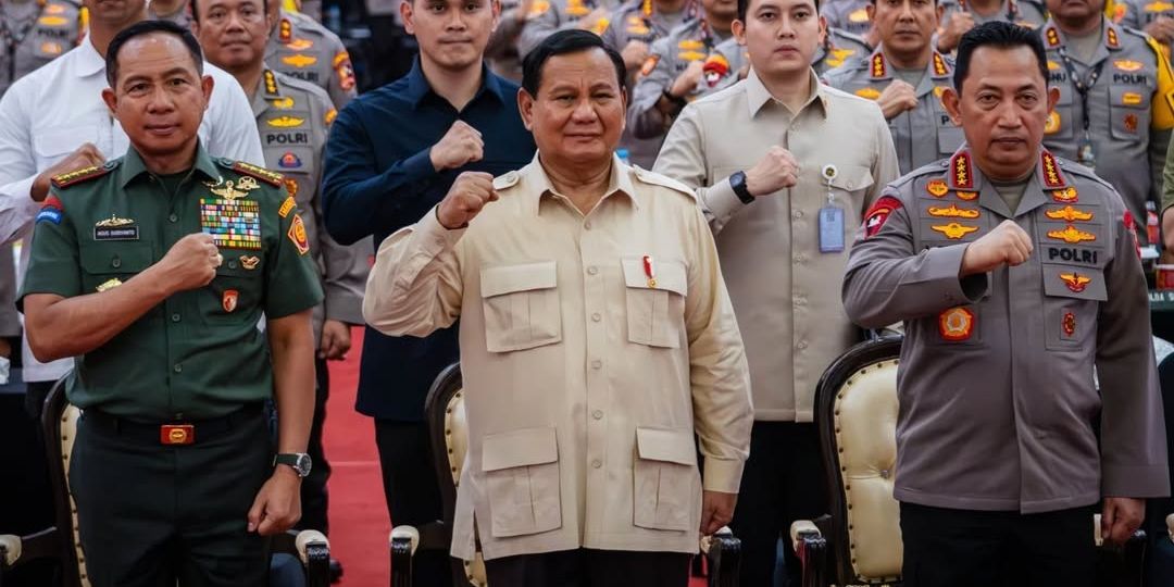 VIDEO: Prabowo Candai Ketum PRIMA Agus Jabo Pakai Baju Bagus Batik Baru Beli