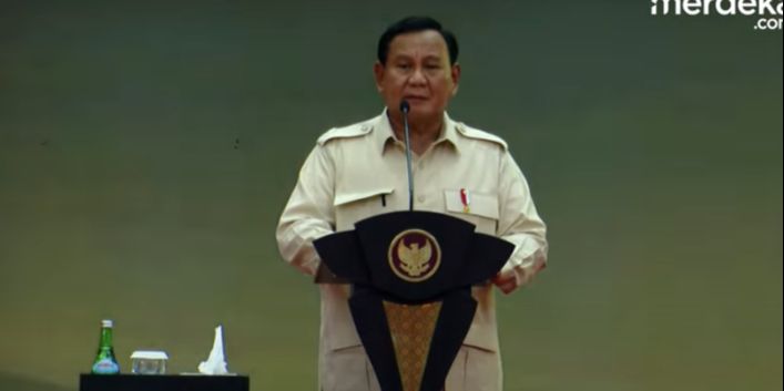 VIDEO: Sorot Tajam Mayor Teddy, Prabowo Terkejut Cek Sosmed Depan Meutya 