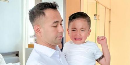 Potret Rayyanza Cipung Nangis saat Digendong Raffi Ahmad Malah Disebut Menggemaskan, Netizen 'Dia Masih Bayi Guys'