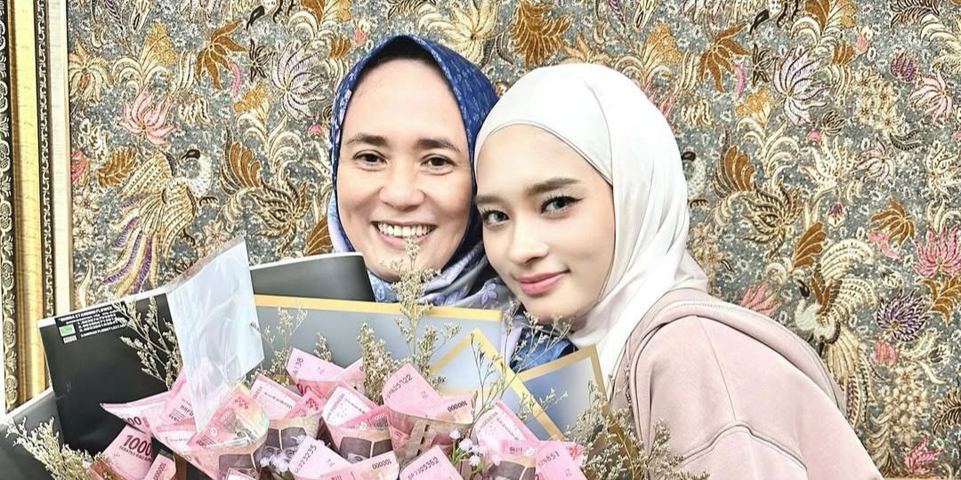 Jarang Sekali Tersorot, Potret Ibunda Inara Rusli Cantiknya 11 12 dengan Sang Putri - Wajah Mungil & Berkulit Putih