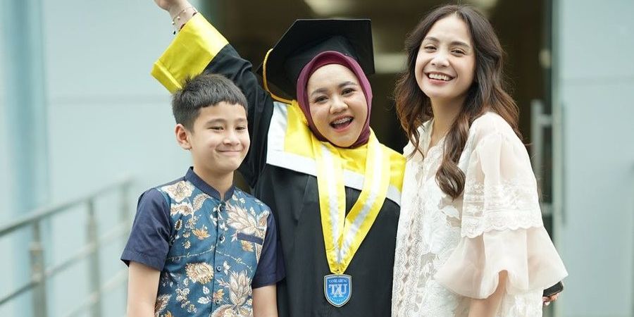 Potret Lala Jalani Wisuda S1 dengan IPK 3,57, Nagita Slavina dan Rafathar Bahagia Lihat Keberhasilan Karyawannya