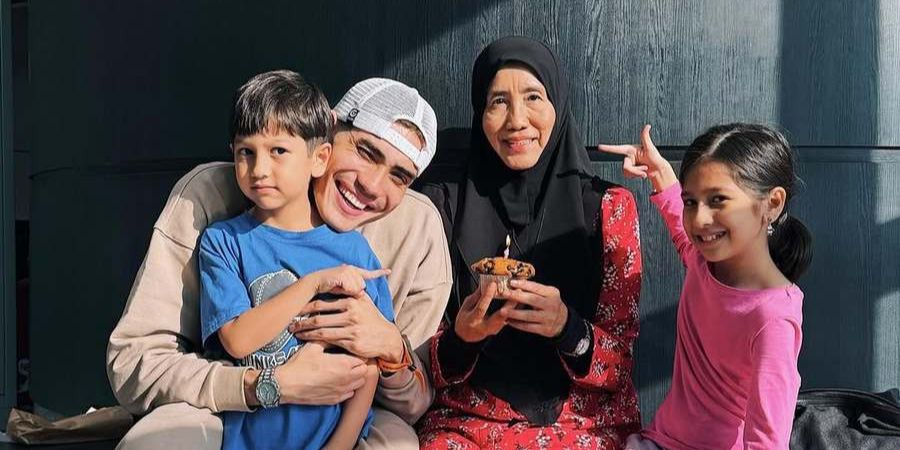 Potret Aisar Khaled Pulang ke Malaysia Disambut Hangat Keluarga, Disebut Lelaki Penyayang saat Dekat Sang Mama