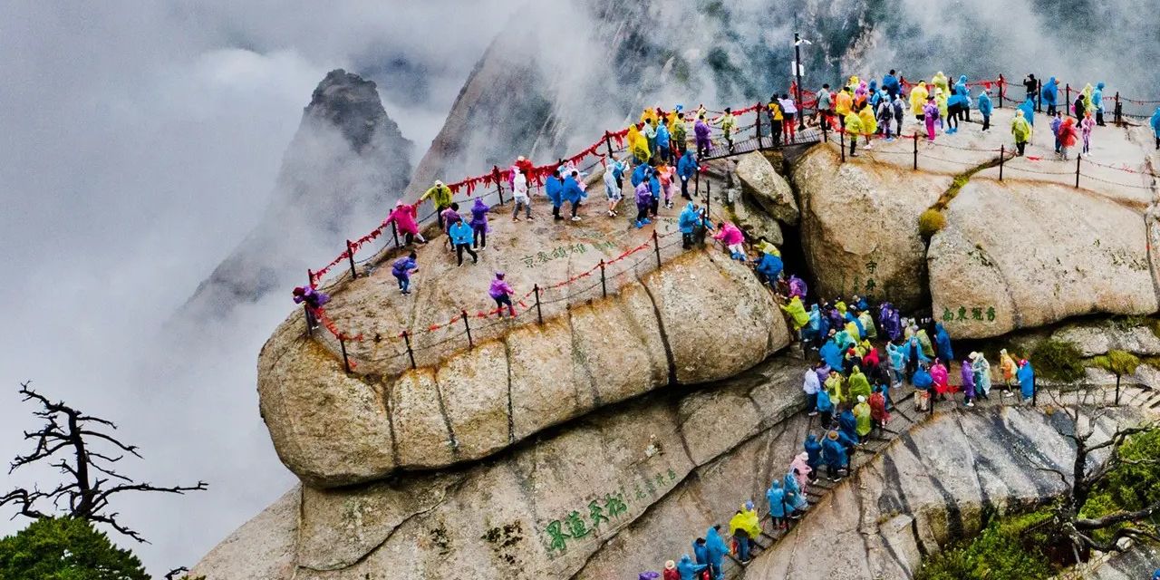 Di China Ada Jasa Sewa Teman Naik Gunung, Makin Tampan Makin Mahal