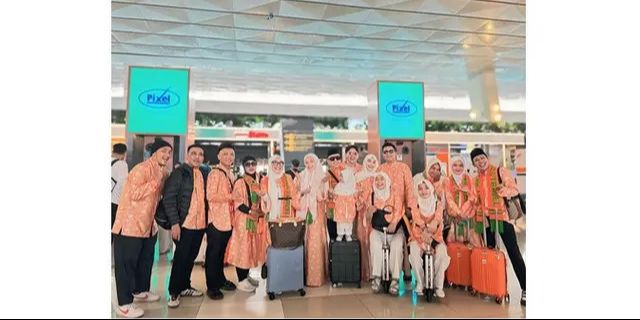 Ayu Ting Ting Tutup Tahun 2024 dengan Boyong Keluarga Besar Umrah Bersama, Tak Ketinggalan Bilqis Sang Anak Tunggal