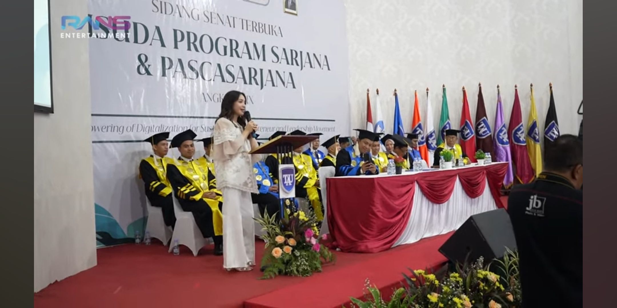 Nagita Slavina Kaget Tiba-tiba Diminta Kata Sambutan saat Wisuda Lala