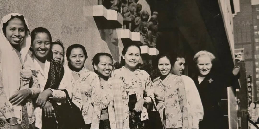 Potret Srikandi Indonesia Tahun 1957 Saat Berkunjung ke Amerika Serikat, Penampilannya Bikin Salfok