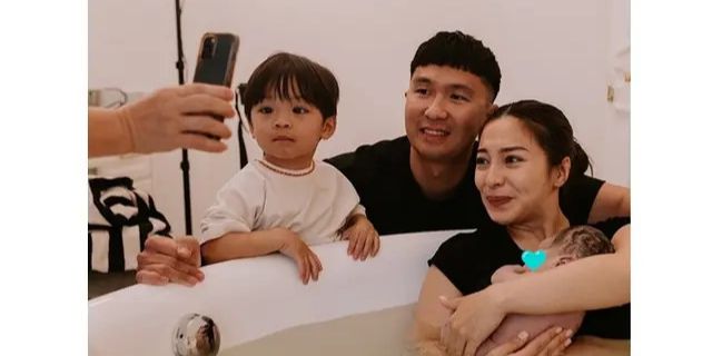 Nikita Willy Melahirkan Anak Kedua dengan Metode Water Birth, Perjuangan Penuh Haru