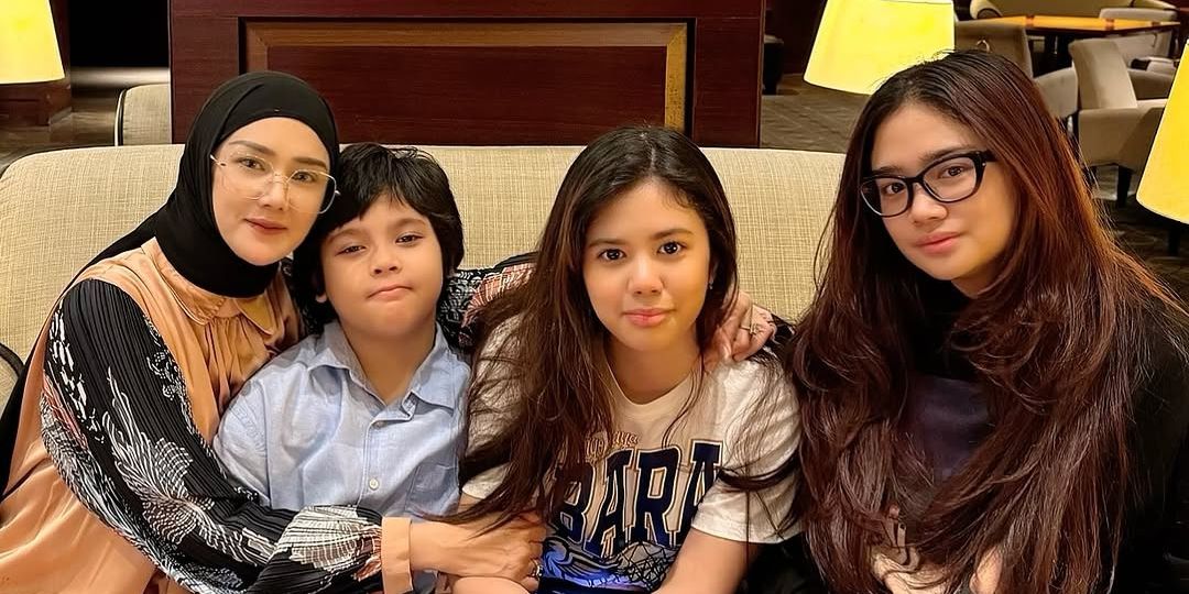 Cantik-Cantik dan Ganteng, 7 Potret Mulan Jameela Kumpul Bareng 4 Anaknya yang Jarang Disorot