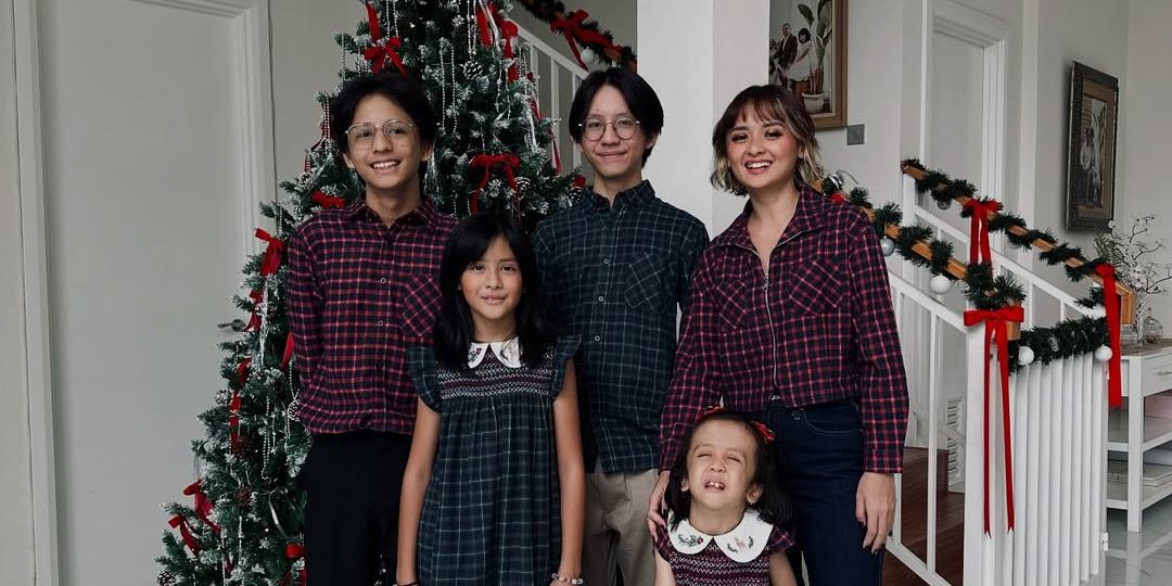 Potret Joanna Alexandra dan 4 Anaknya Siap Sambut Natal, Kompak Pakai Outfit Tartan