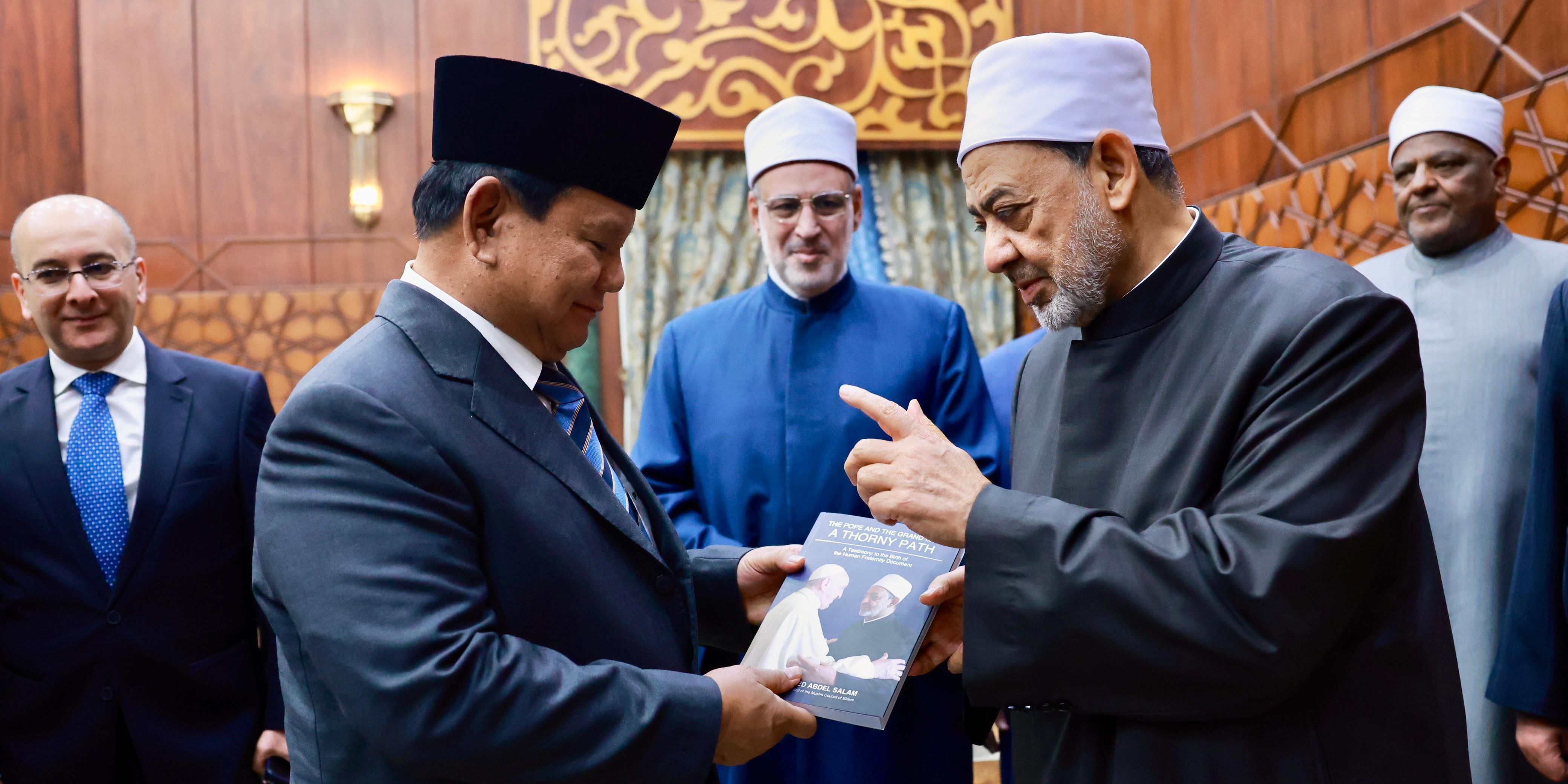 Pererat Hubungan Keagamaan-Pendidikan, Prabowo Temui Grand Syekh Al-Azhar di Mesir