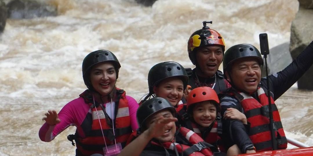 Keluarga Anang Hermansyah Nikmati Momen Seru Liburan di Bali, Rafting hingga Nginap Tenda