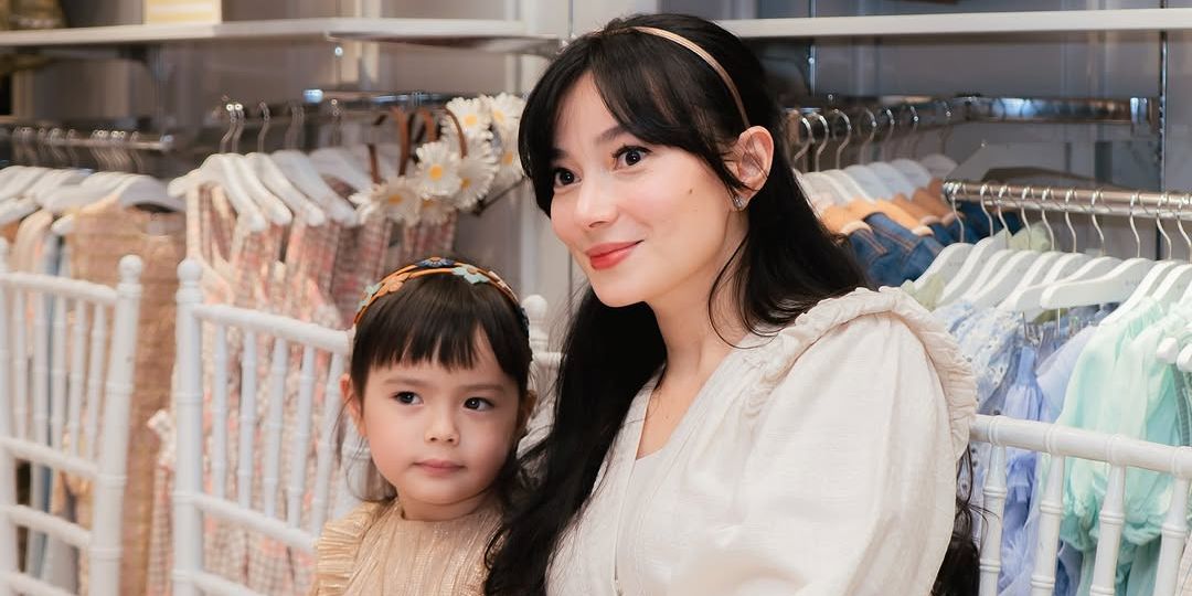 Gemas, Momen Chloe Anak Asmirandah Touch Up Pakai Lipstik Setelah Selesai Makan