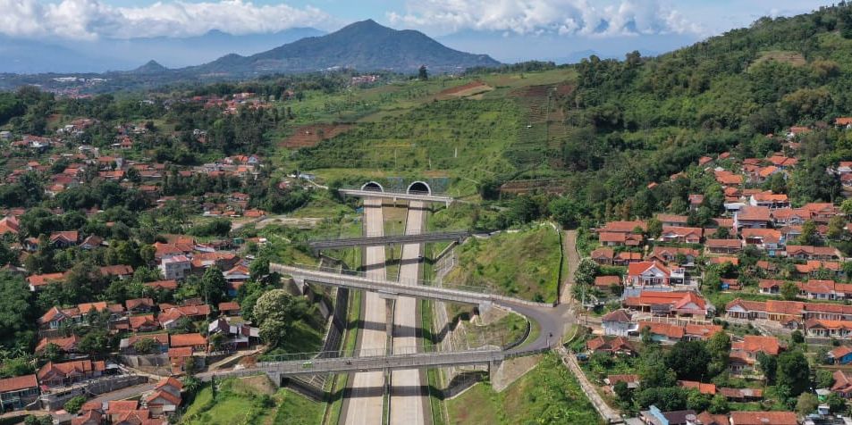 Perlu Beristirahat dalam Perjalanan ke Bandung? Berikut Daftar Rest Area Terbaik