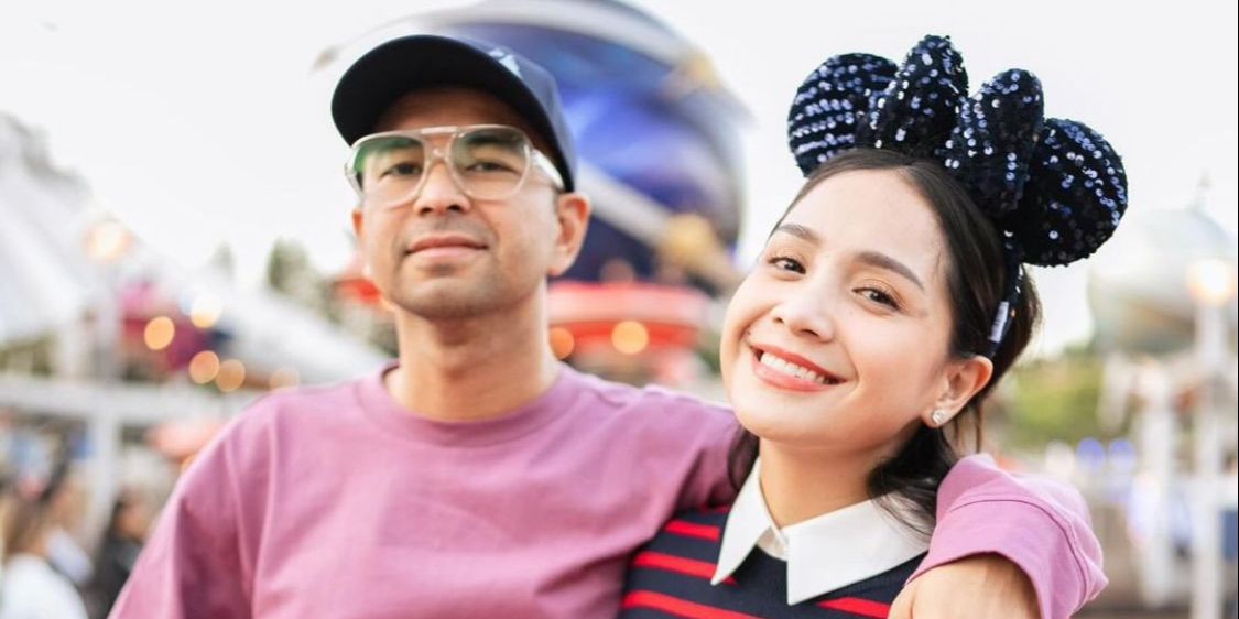 Romantis Terus, 5 Potret Manis Kebersamaan Raffi Ahmad dan Nagita Slavina di Disneyland Hong Kong