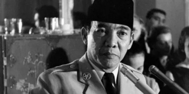 Rekaman Video Presiden Soekarno Diwawancara Wartawan Asing, Blak-blakan Akui Bisa 7 Bahasa