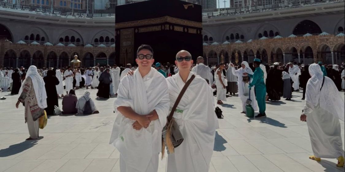 5 Potret Umay Shahab dan Iqbaal Ramadhan Umrah Bareng ke Tanah Suci Mekkah, Didoakan Persahabatan Langgen Sampai ke Surga