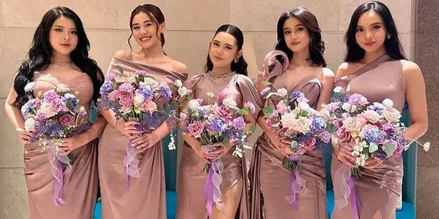 7 Inspirasi Baju Kondangan Fancy Ala Artis yang Pasti Mencuri Perhatian