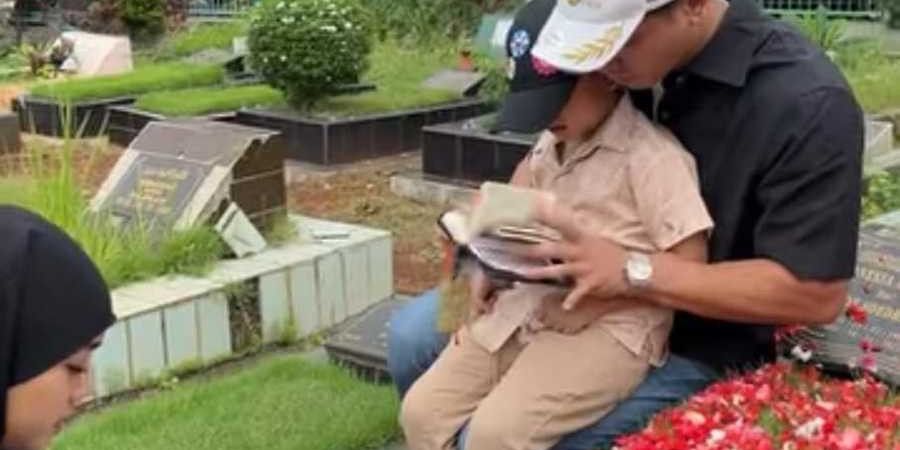 Potret Fuji & Fadly Faisal Ajak Gala Sky Ziarah Kubur ke Makam Orangtua di Hari Ultah Vanessa Angel