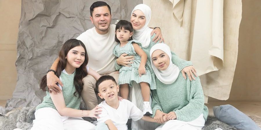 Penuh Kehangatan & Kebahagiaan, Potret Irish Bella dan Haldy Sabri Foto Keluarga Bareng Keempat Anaknya