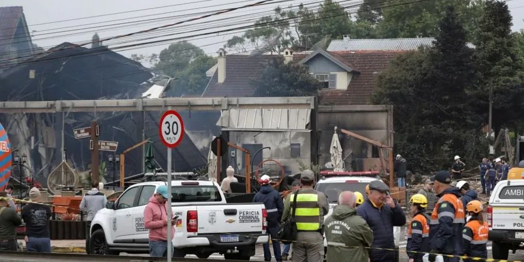 Pesawat Pribadi Jatuh di Tengah Kota, Seluruh 10 Penumpang Tewas, Termasuk Pilot