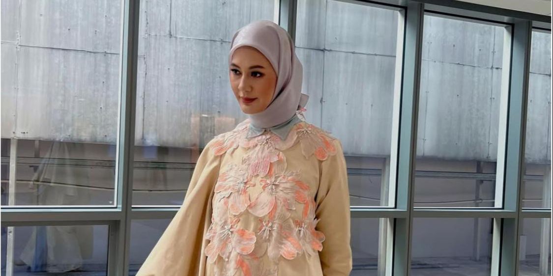 Pesona Paula Verhoeven di Balik Panggung Jakarta Fashion Week 2025, Cantiknya Mirip Boneka Barbie