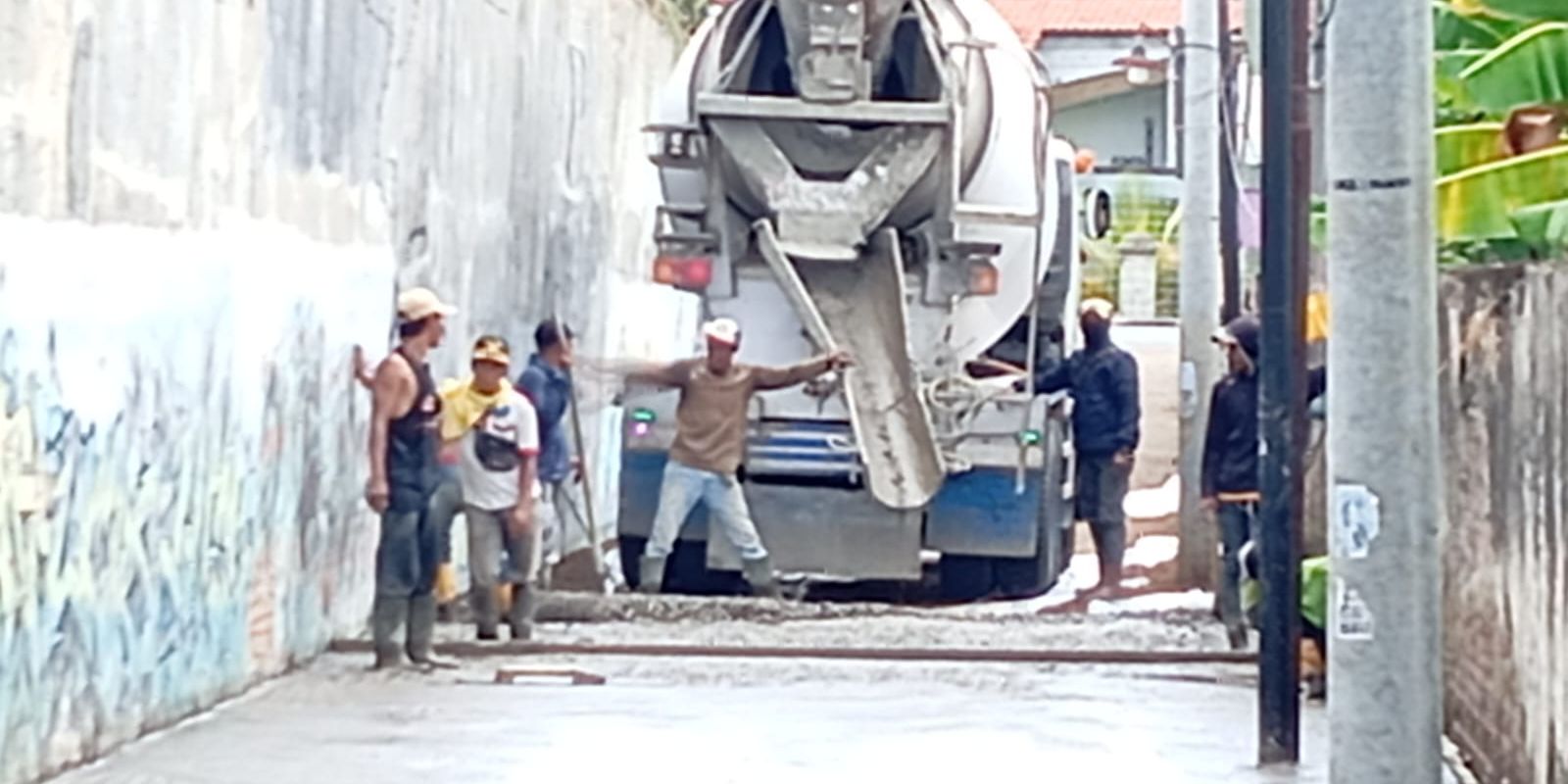 Haji Slamet Bikin Warga Selamat, Rogoh Rp50 Juta Cor Sendiri Jalan Rusak Sentil Pemkot Pekalongan