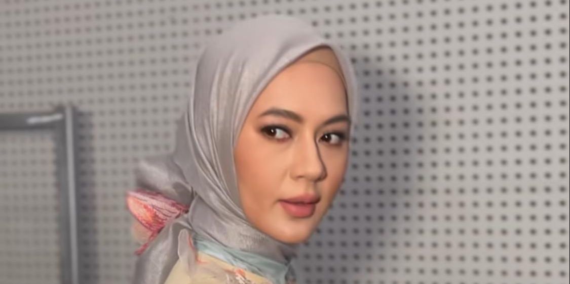 5 Pesona Paula Verhoeven di Jakarta Fashion Week 2025, Tampil Elegan Teduhkan Pandangan