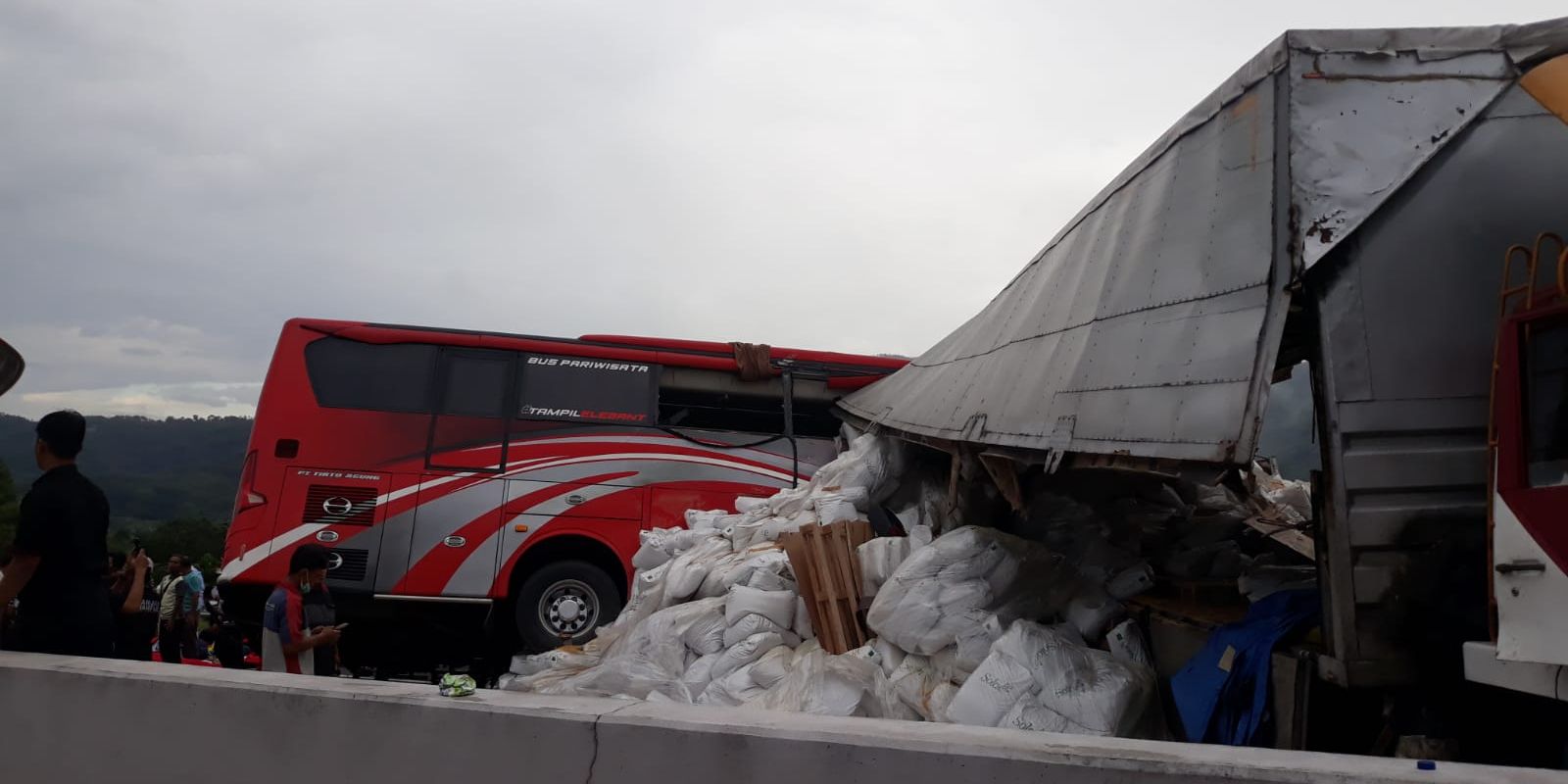 Kronologi Truk vs Bus Wisata Kecelakaan di Tol Malang, 4 Orang Tewas