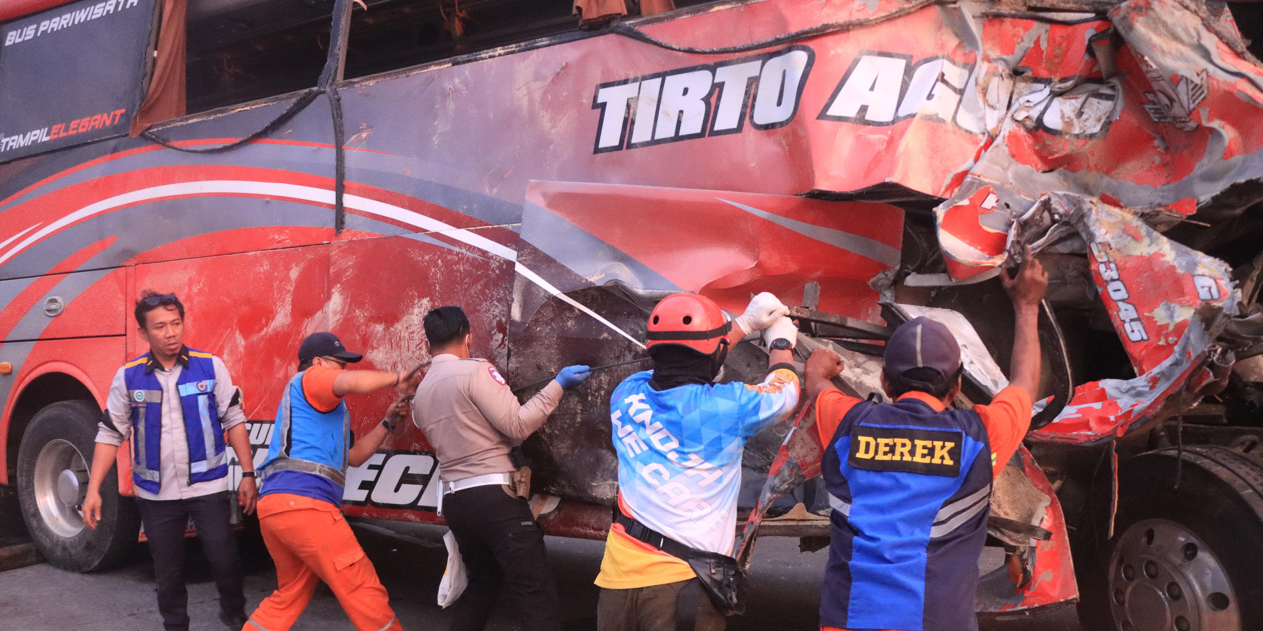 Kecelakaan di Tol Malang Tewaskan 4 Orang, Penumpang Bus Siswa SMP IT Gunung Putri Kabupaten Bogor