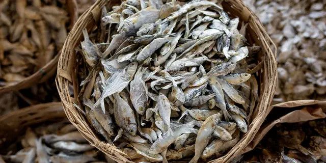 Cara Mengurangi Rasa Asin pada Ikan Asin, Mudah Banget