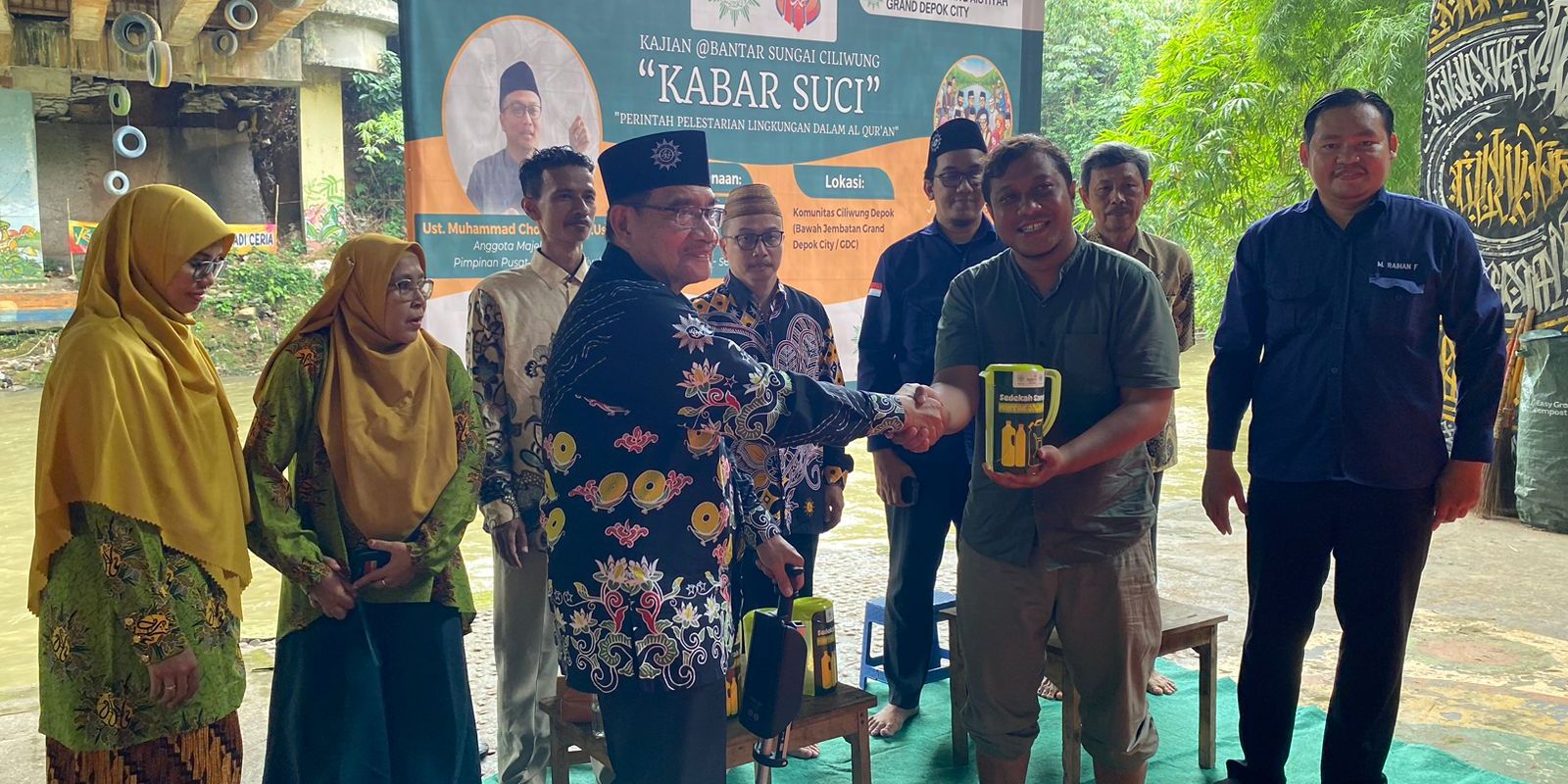 Peringati Milad ke-112, Muhammadiyah Gelar Pengajian di Kolong Jembatan Sungai Ciliwung Depok