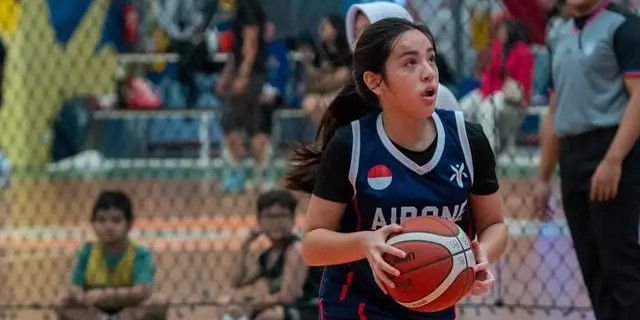 6 Potret Mikhayla Bakrie Anak Nia Ramadhani saat Tanding Basket, Tetap Cantik Meski Banjir Keringat