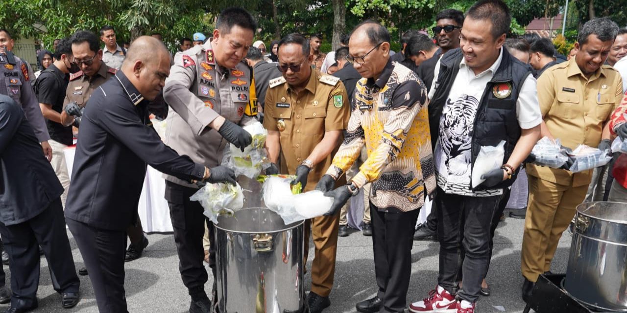 Puluhan Kilogram Narkoba di Riau Dimusnahkan, Dimasak Pakai Cairan Pembersih Lantai