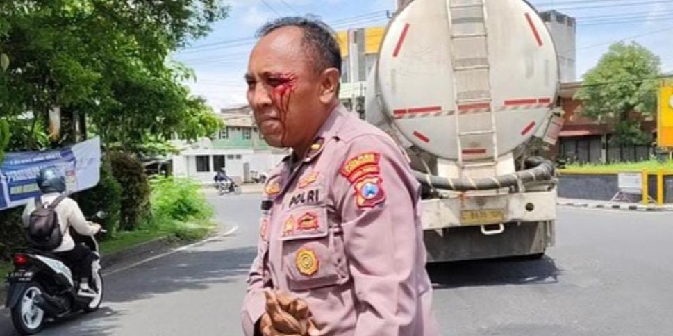 Ipda Purnomo Polisi Baik Dipukul hingga Berdarah-Darah di Tengah Jalan