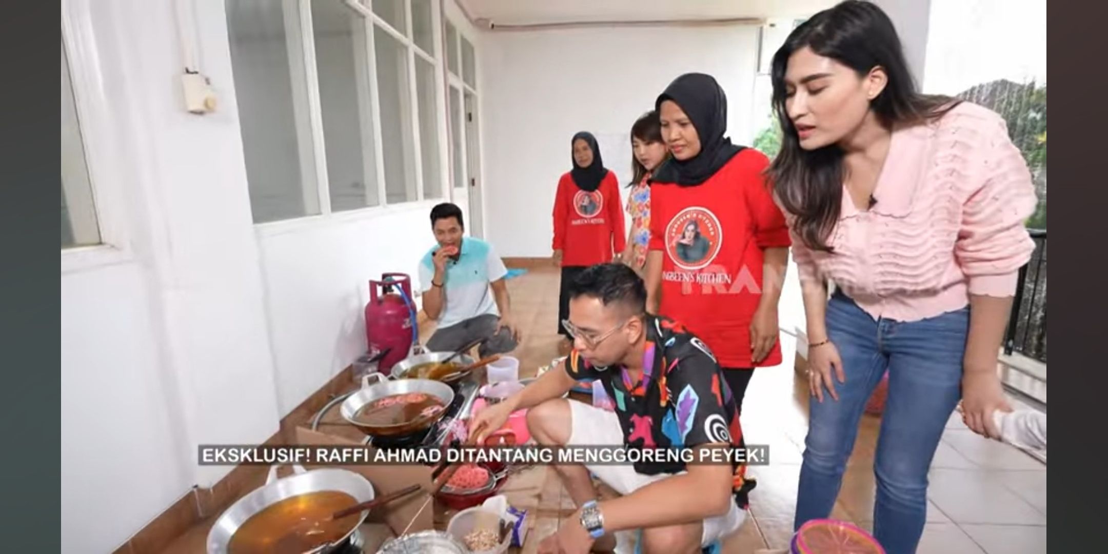 Potret Ruang Produksi Peyek & Sambal Angbeen Rishi di Hunian Megah Bak Istana, Raffi Ahmad 'UMKM tapi di Rumah Gede'