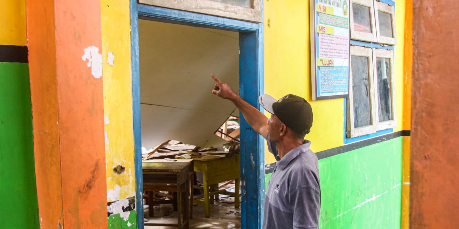 Miris, Gedung Kelas MTs di Lumajang Ambruk Setelah Diterpa Hujan Angin