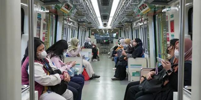 KAI Siapkan 384 Perjalanan LRT Jabodebek saat Pergantian Tahun