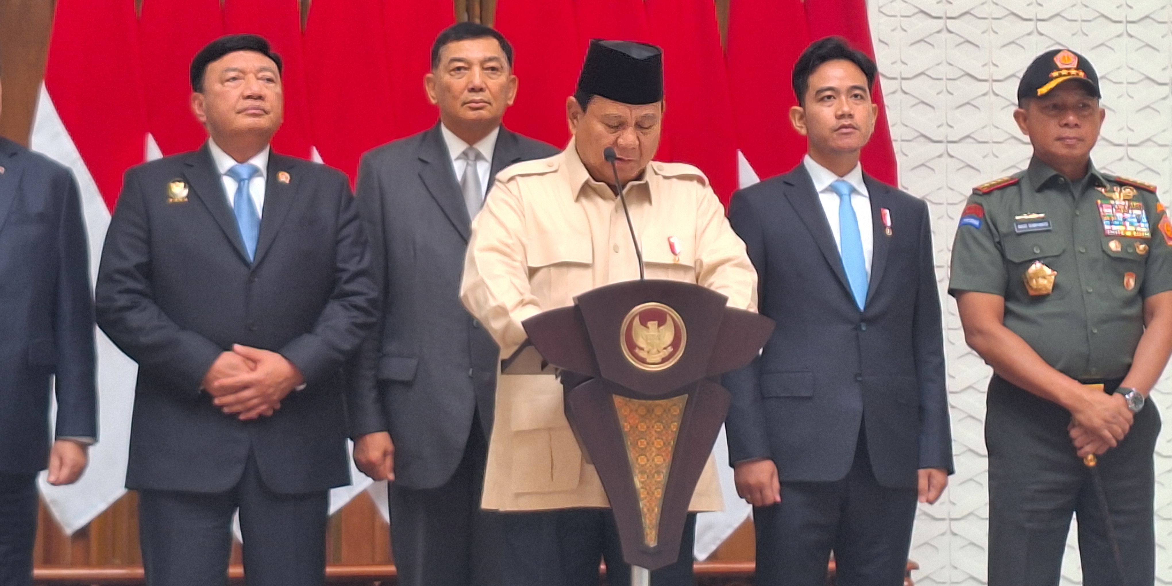 Prabowo: Kalau Ada yang Mau Rampok dari Rakyat Saya Galak  Presiden Prabowo Subianto mengaku bangga dengan jajaran kabinet merah putih yang