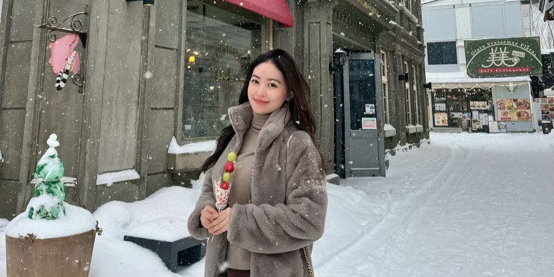 Aksi Keren Natasha Wilona Lakukan Snowboard di Tengah Hujan Salju saat Liburan ke Jepang