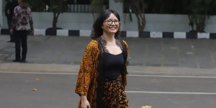 Penampilan Bersahaja Prof Stella Bawa Tas Ransel Bareng Staf Ikut Sidang Kabinet