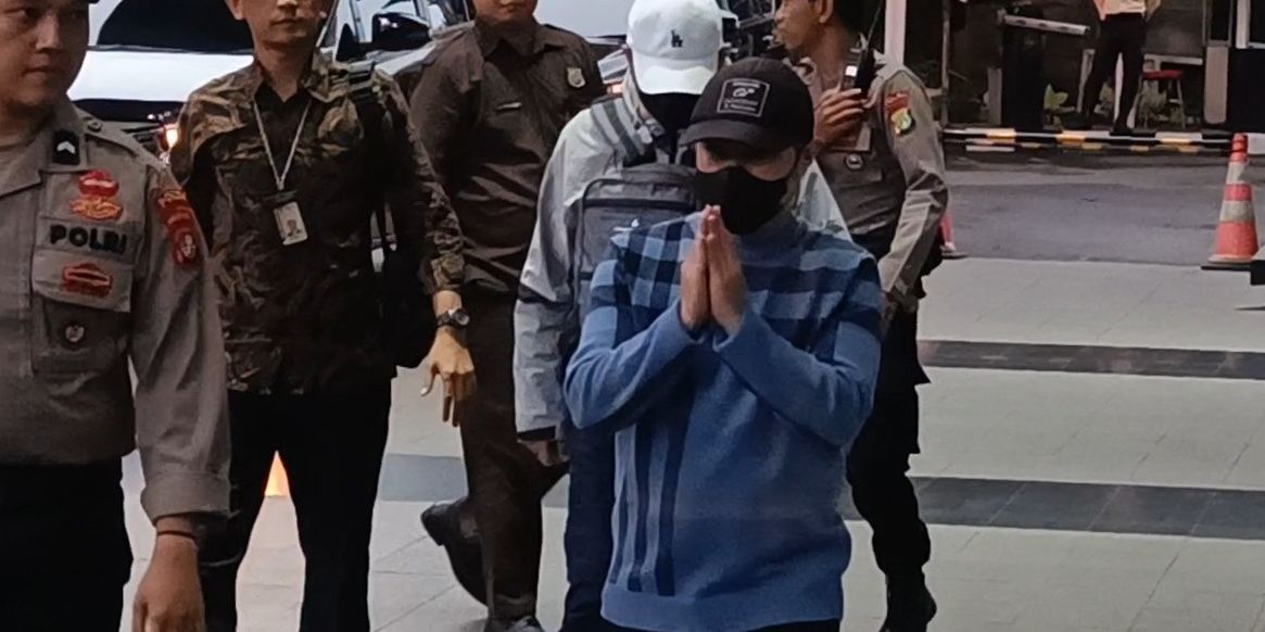 Pakai Masker dan Topi Hitam, Begini Penampakan Pj Wali Kota Pekanbaru Saat Digiring ke Gedung KPK