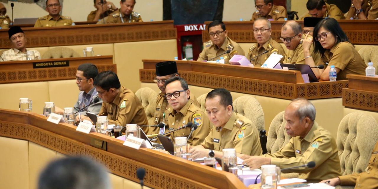 Rapat Bareng Komisi II DPR, Wamendagri Paparkan Pelaksanaan Pilkada Serentak 2024