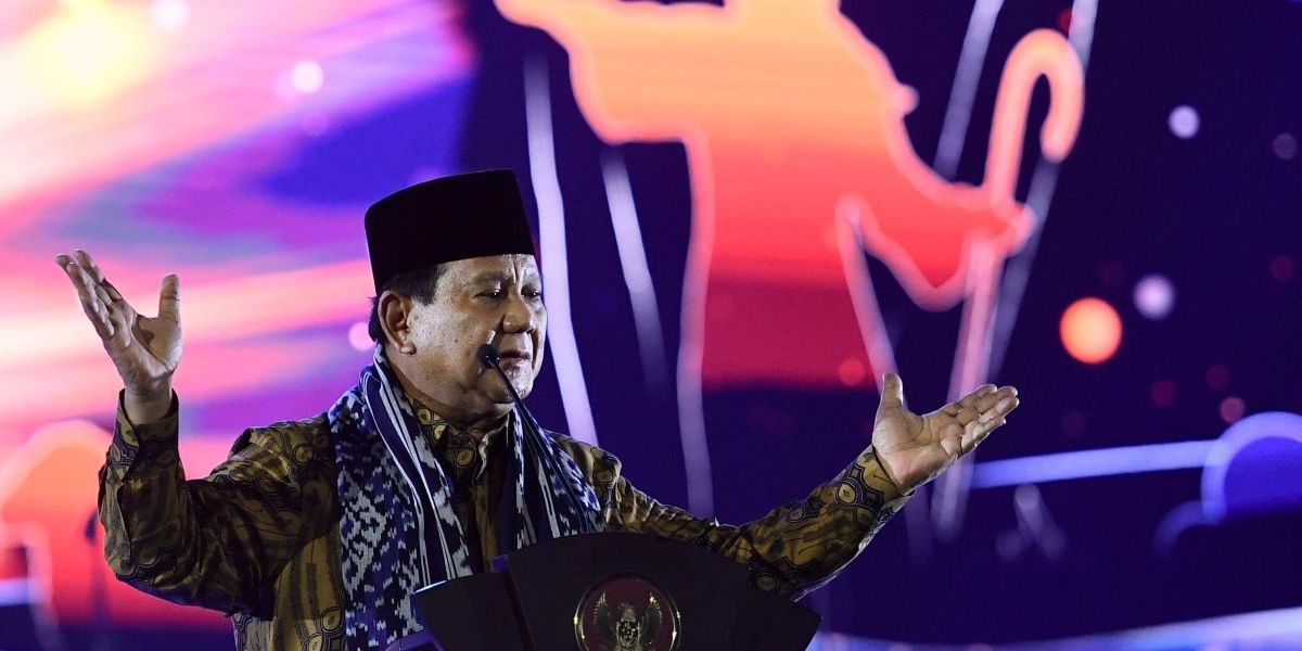 VIDEO: Kejutan Prabowo Bisik-Bisik Isu Penting ke Jurnalis, Begini Reaksi Gibran Hingga Kapolri