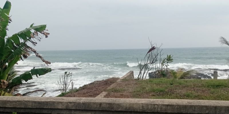 Gelombang Tinggi Diprediksi Landa Selatan Lebak, Wisatawan Pantai Bagedur hingga Kawasan Sawarna Diminta Waspada