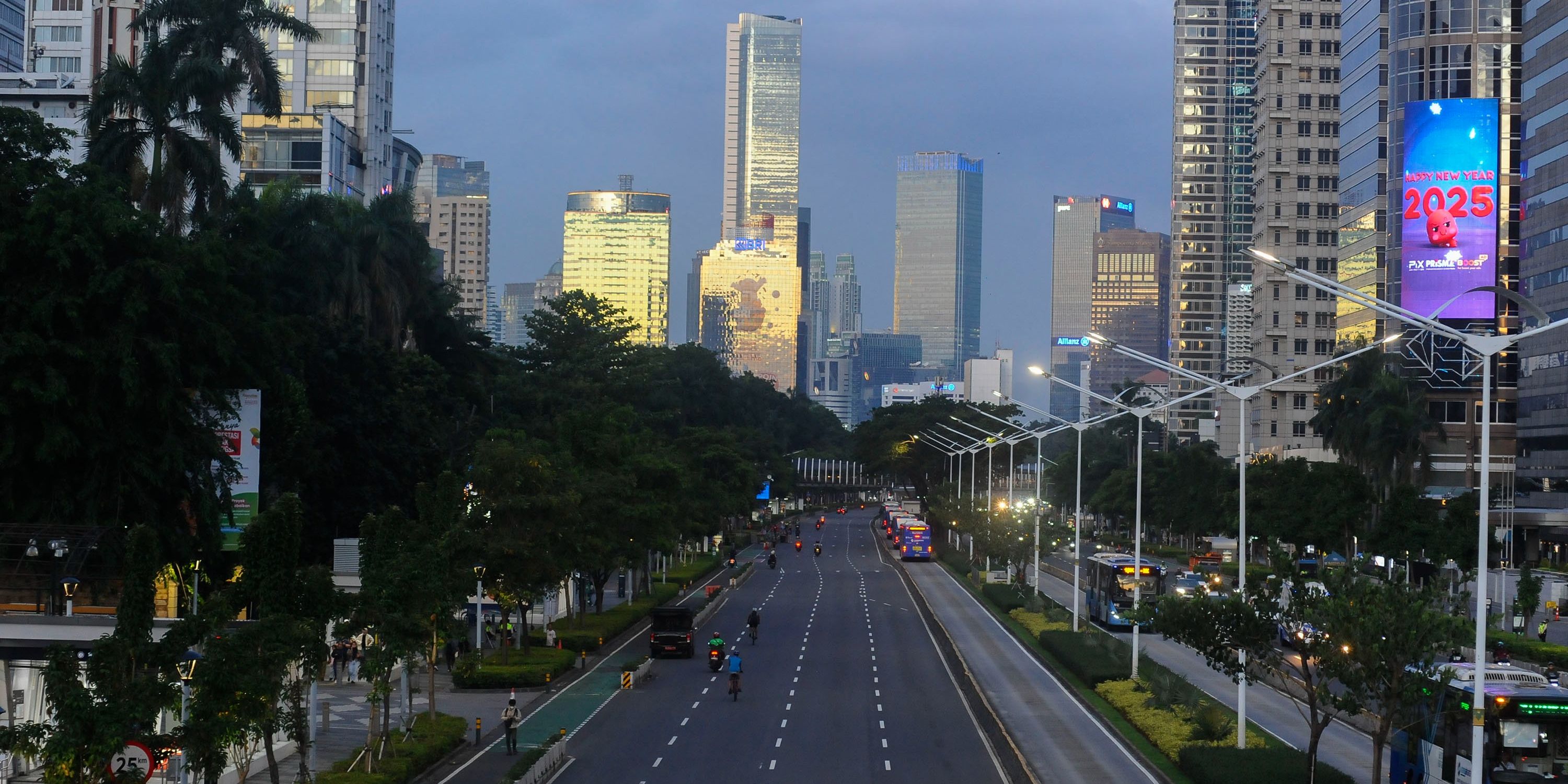 FOTO: Suasana Jalan Sudirman Mulai Ditutup untuk Perayaan Tahun Baru 2025, Cek Rekayasa Lalu Lintasnya!