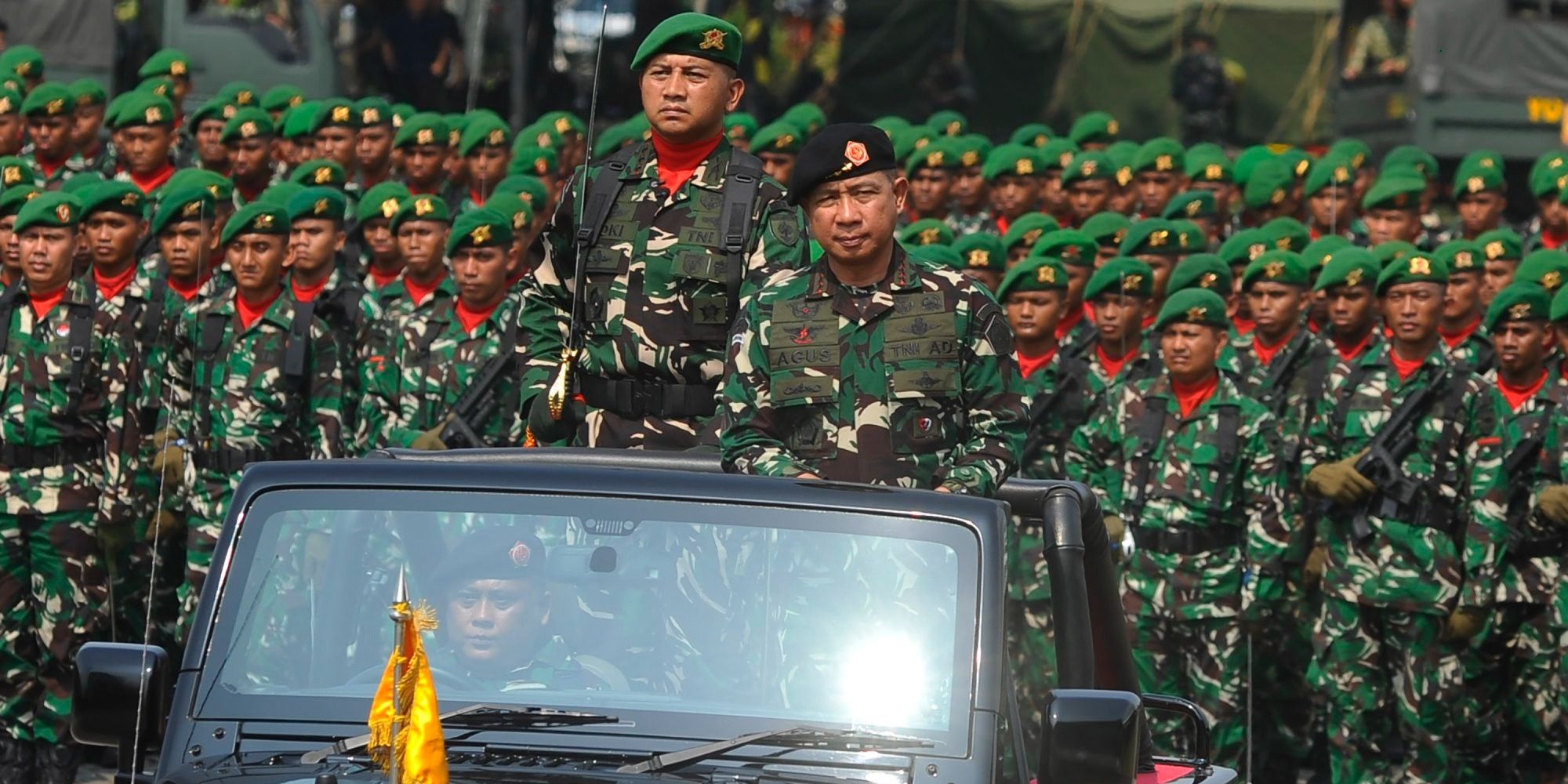 Panglima TNI Kehadiran 'The Beatles' di Rumahnya, Gayanya Santai saat Ngajak Berkeliling