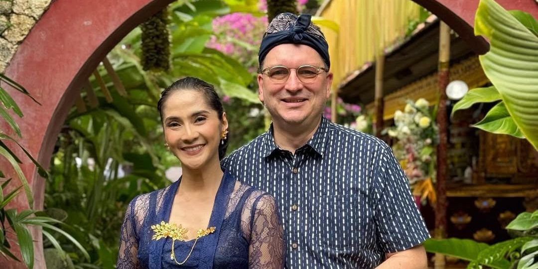 Potret Terbaru Maudy Koesnadi Pakai Kebaya Bali di Upacara Mentatah, Tetap Cantik dan Anggun di Usia 50 Tahun