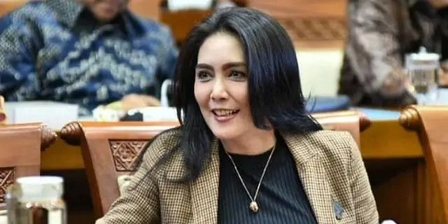 VIDEO: Rieke PDIP Ngegas Depan Dirut Semen Indonesia 